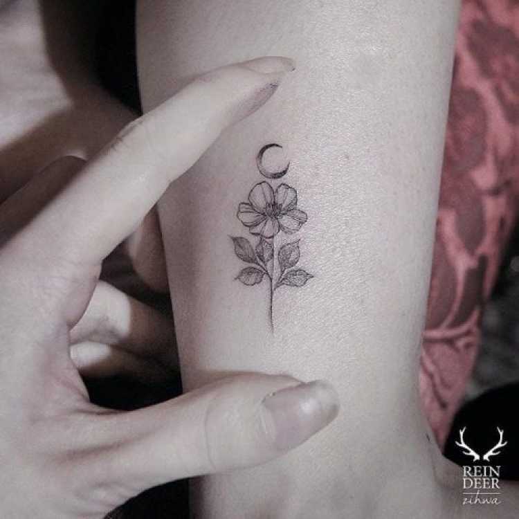 Female tattoo model in the shape of a flower