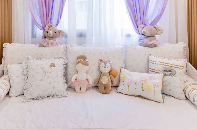 Children's pillows and teddy bears.