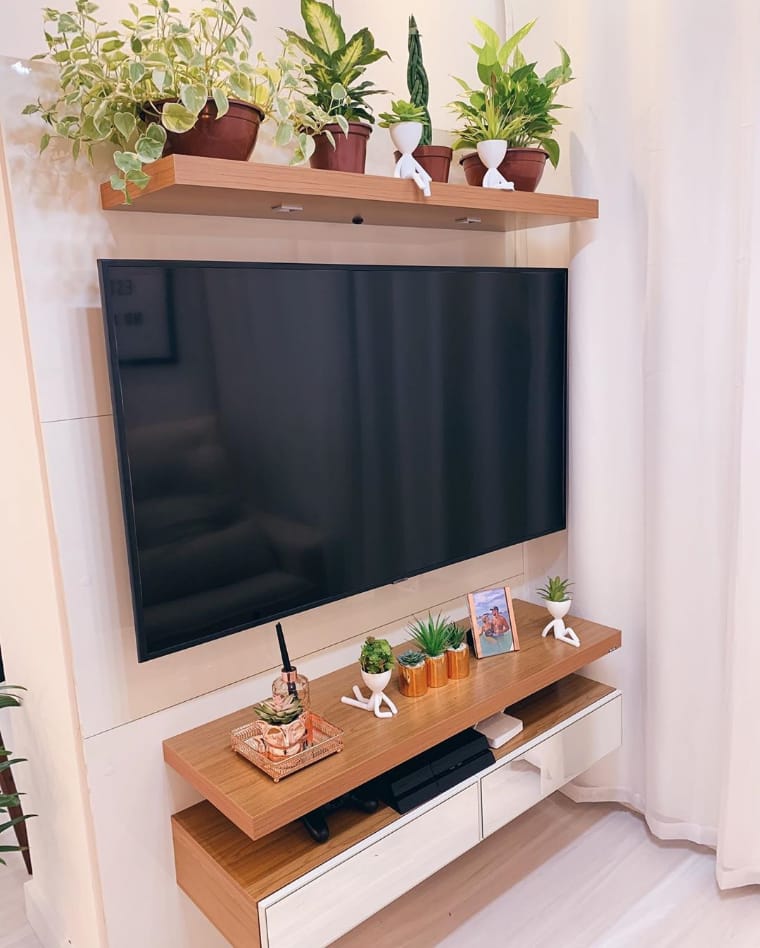 Small room decoration with rack