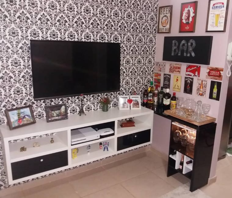 Living room with bar and wallpaper