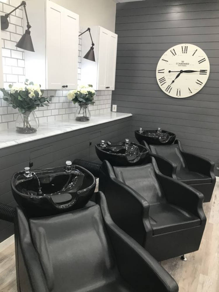 Decoration for beauty salon in black and white.