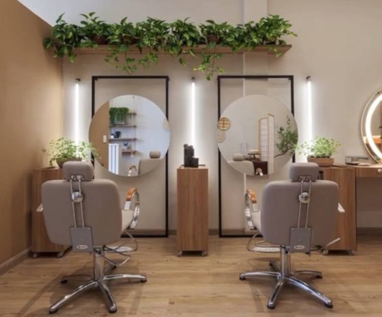 Beauty salon decorated with plants.