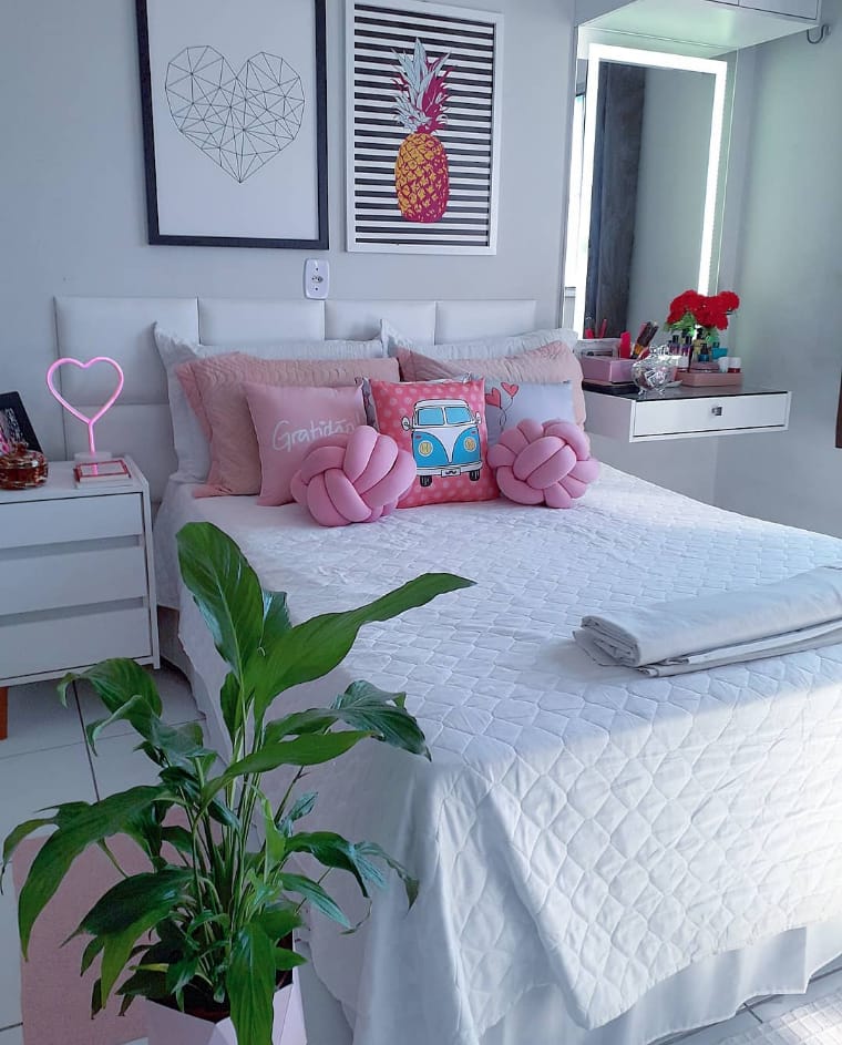 Small bedroom decoration