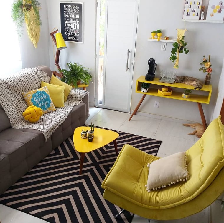 Gray and yellow room