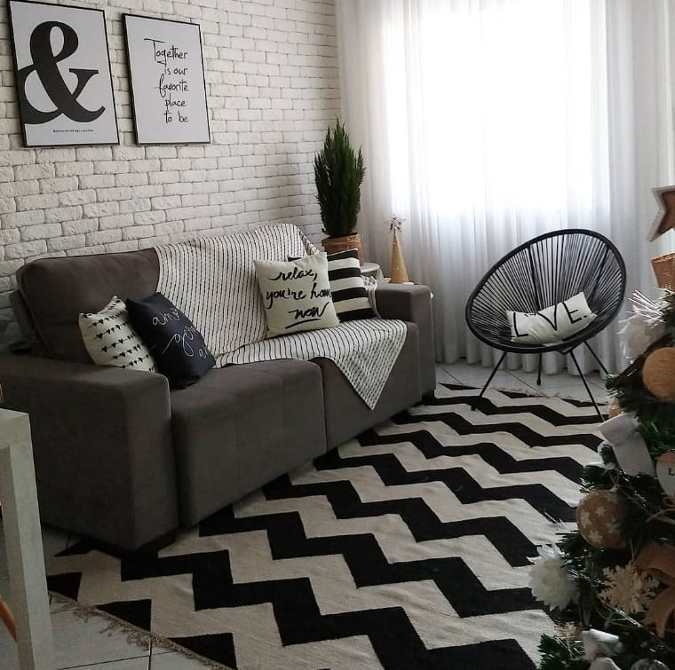 Black and white as colors for a small apartment