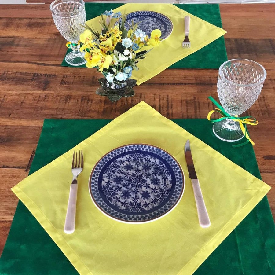 Placemat with two fabrics: one green and one yellow.