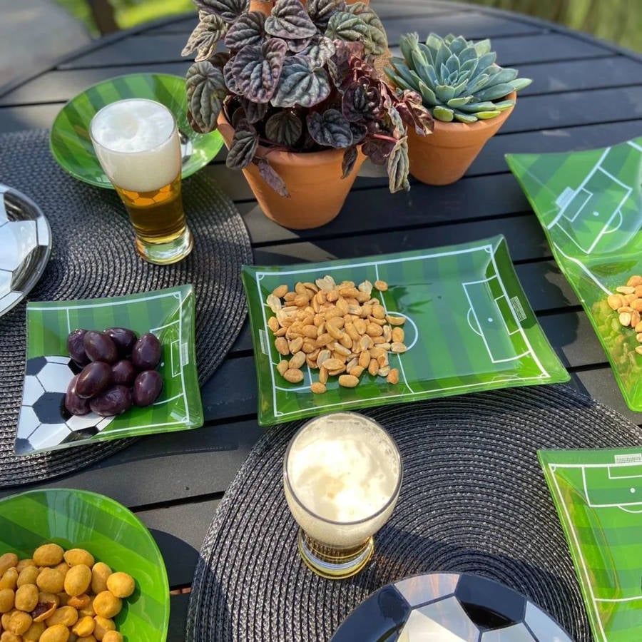 Table with snacks and beers.