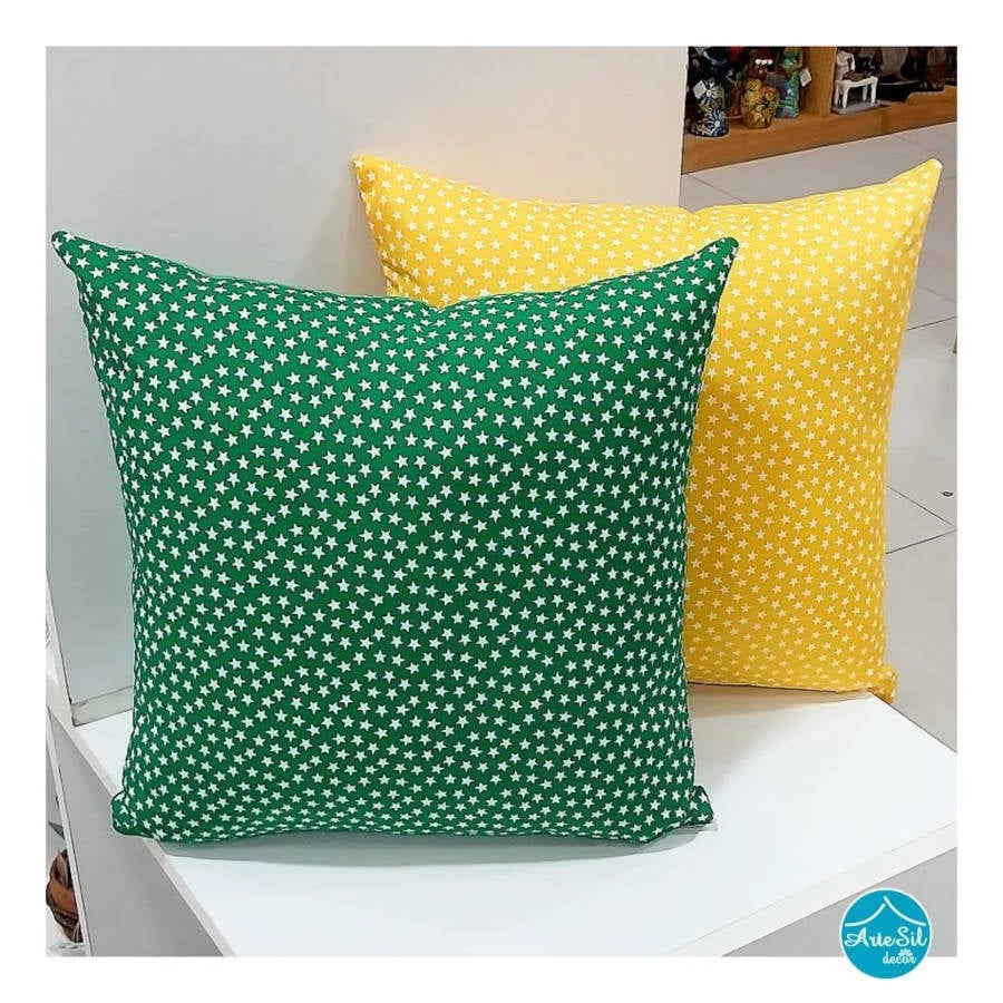 Green and yellow pillows with stars.