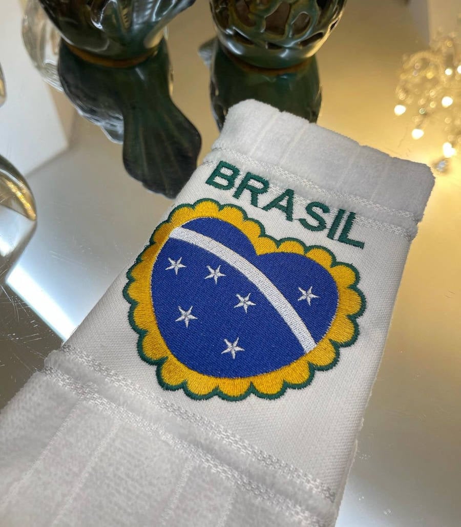 Towel with Brazilian embroidery.