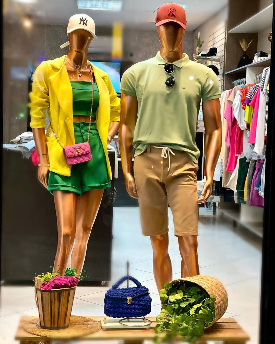 Unisex store with a Brazilian showcase.