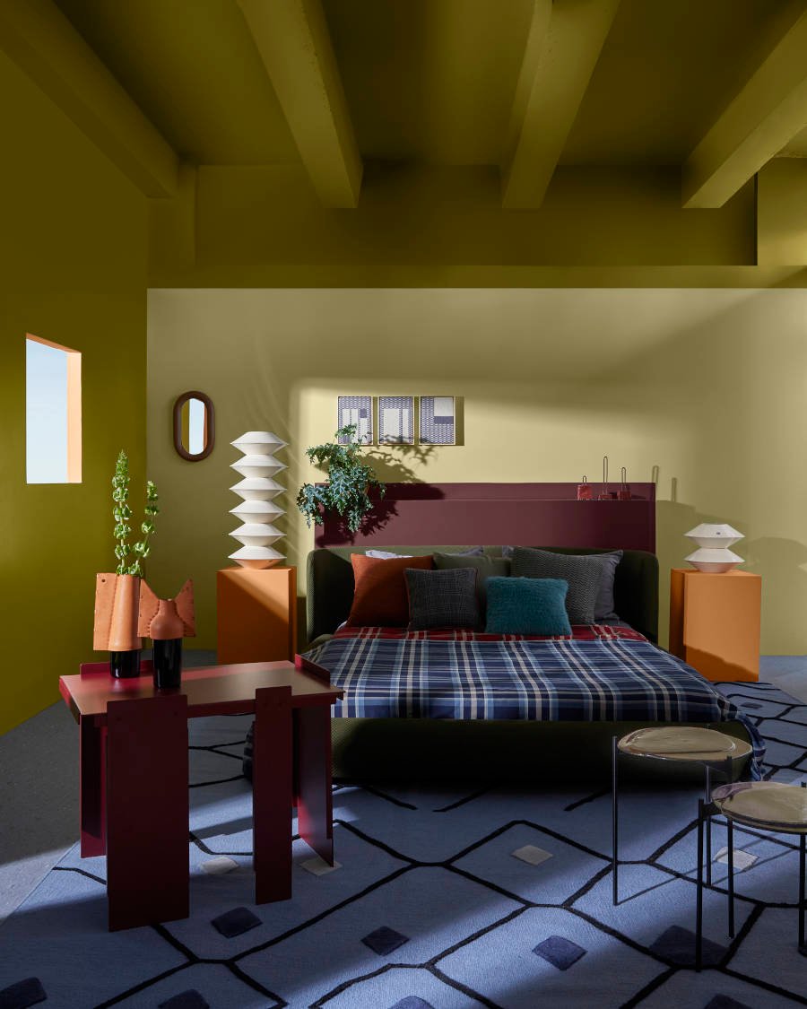 Double room with green ceiling, which is one of Suvinil's trend colors.