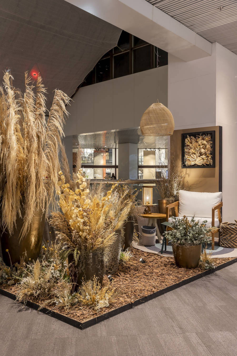 Garden made up of dry leaves and plants.