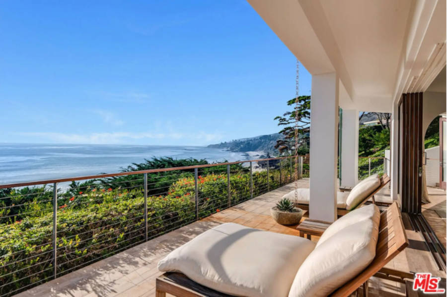 Balcony with sun loungers.