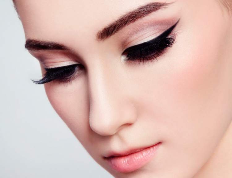 Cat eyeliner is one of the makeup tricks that drives men crazy