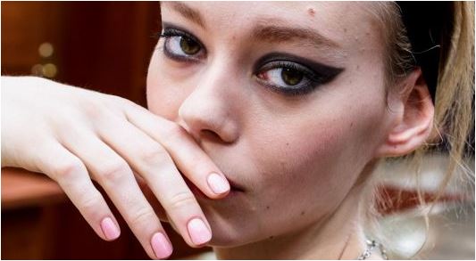 girl with squoval nails