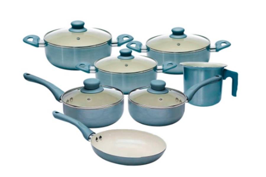 Blue pan set with glass lid.