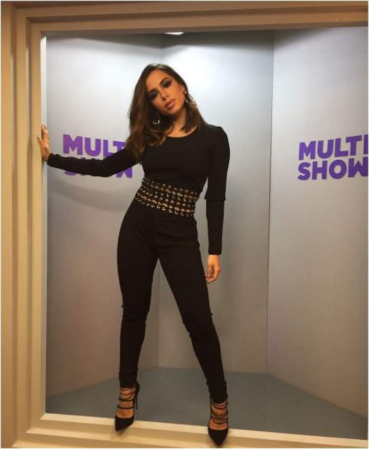 Anitta shows off her dry shape