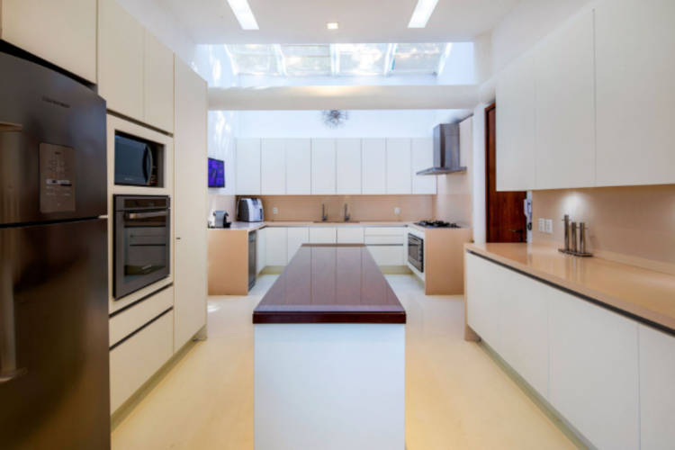 white kitchen to use during Rock in Rio.