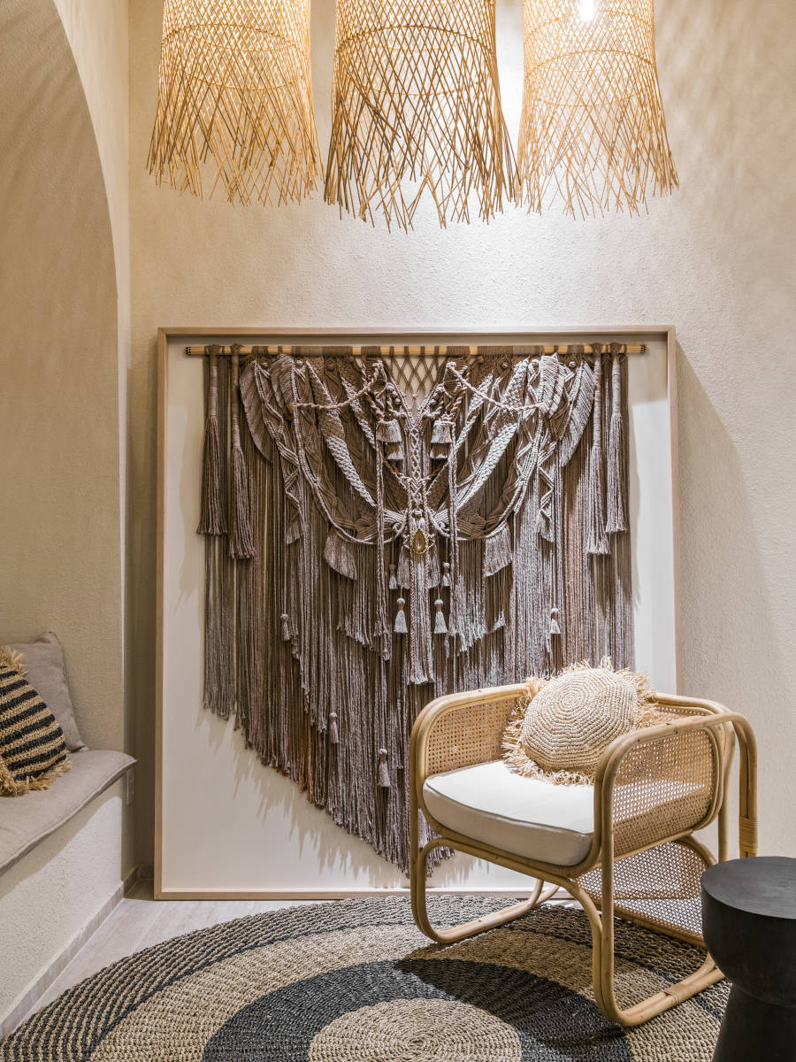 Rug, macramé, armchair and lamp made of natural fibers.