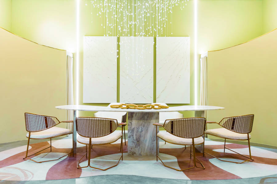 Jewelry store with stone table at CASACOR SP.