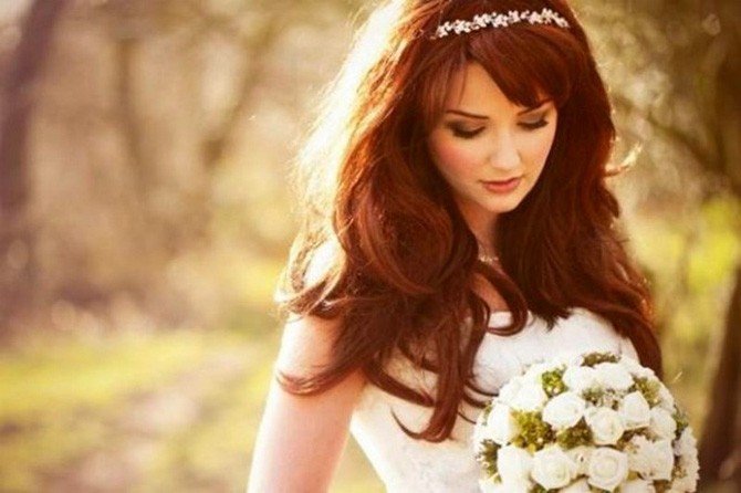 hairstyle for a bride getting married during the day