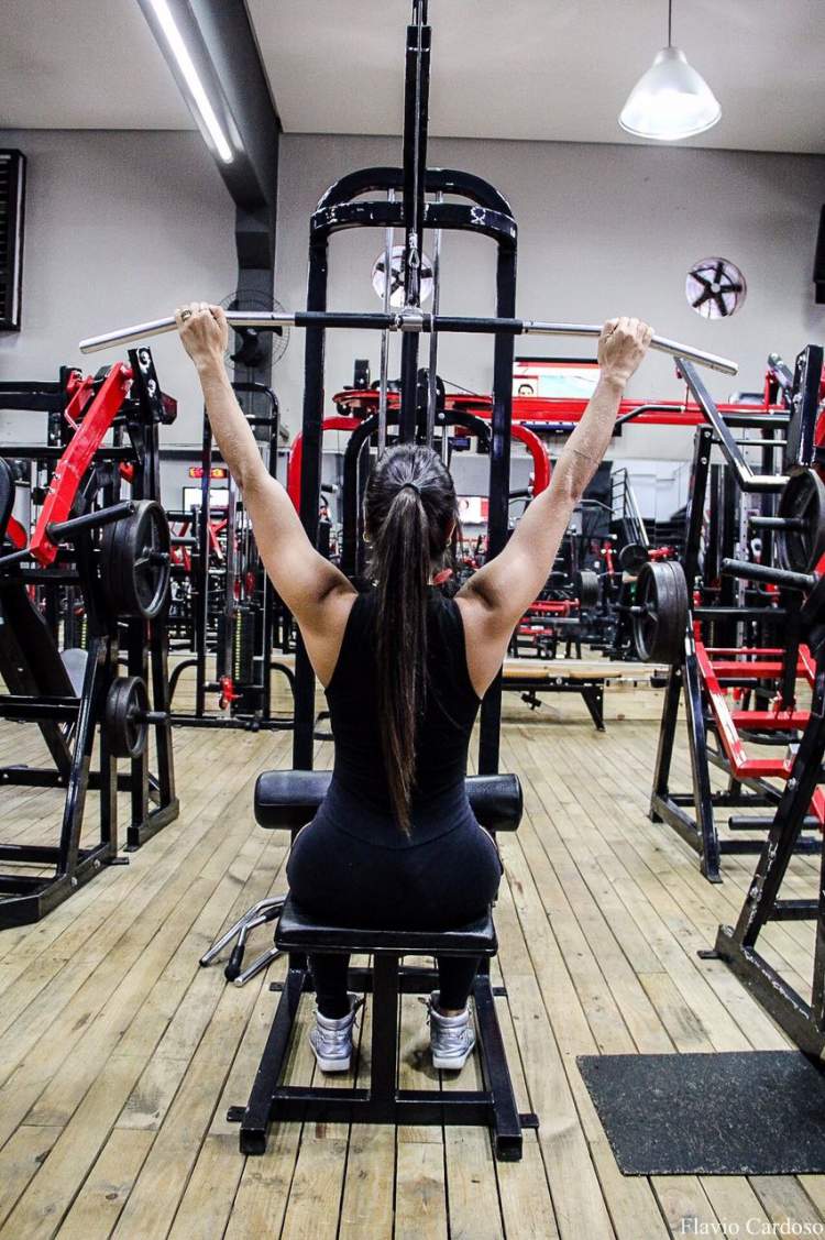 Gabi Dezan doing exercises