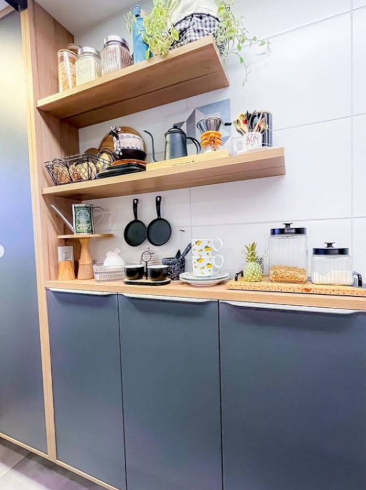 Decorated kitchen. Blue closet.