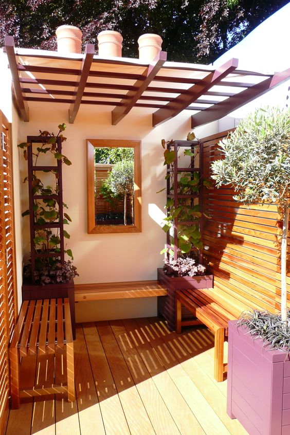 Leisure area with pallet benches