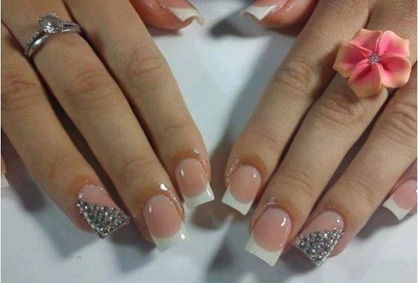 imagem de unhas decoradas para noivas