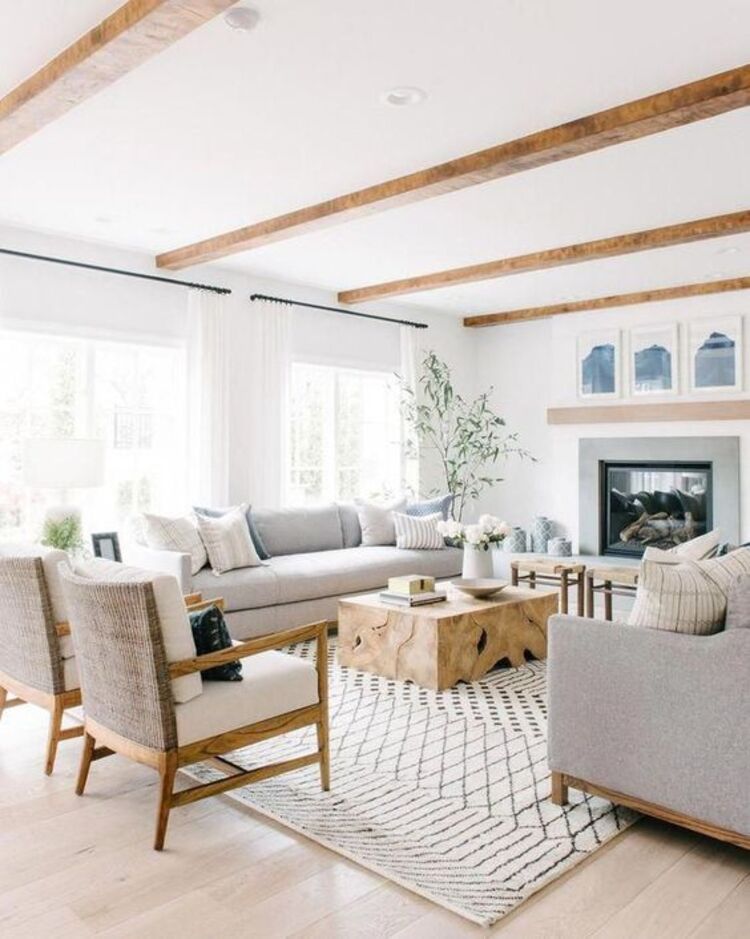 Living room rug with neutral colors.