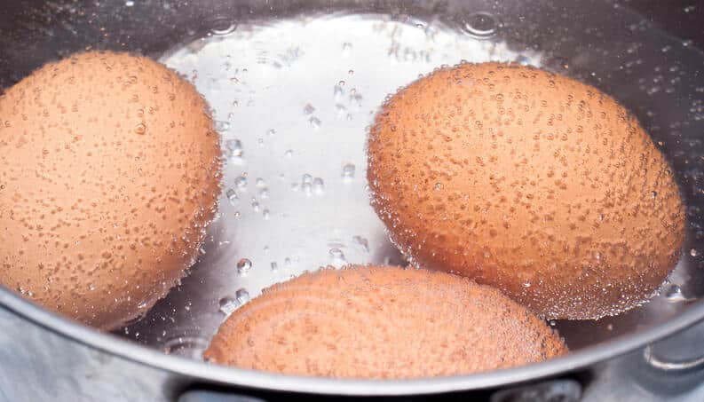 How to know if an egg is cooked: tips and tricks