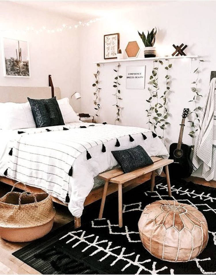 Black and white tumblr bedroom.