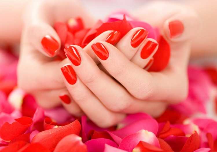 Red is one of the nail trends that will be popular in summer 2019