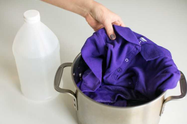 To prevent this discoloration, soak clothes in a solution made up of one part vinegar and one part water and leave for 20 minutes.