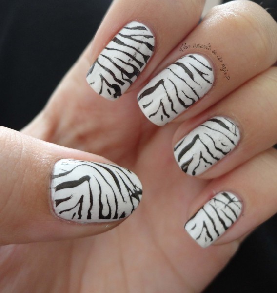 Nails decorated with zebra - Animal Print