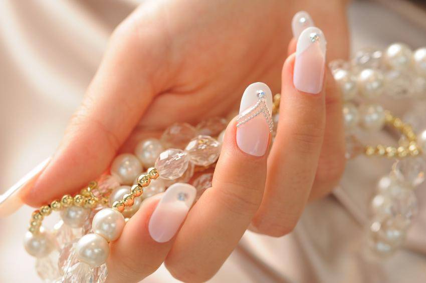 beautiful nails for brides