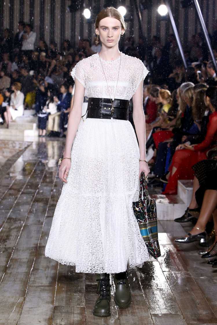 El cinturón de piel es una apuesta de Dior para la moda 2019