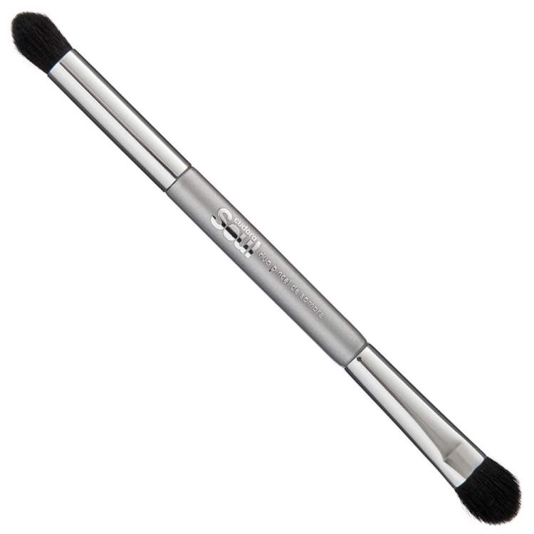 Eyeshadow Blending Brush to Apply Concealer