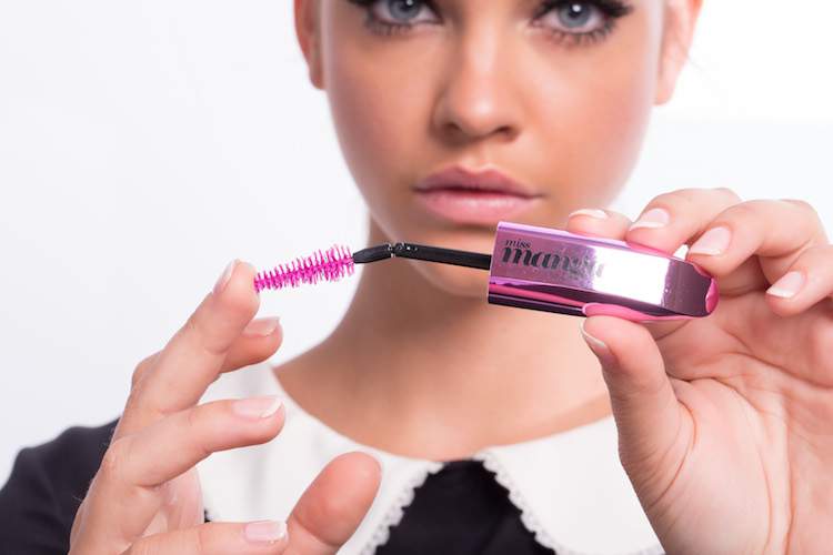 When makeup expires, the product generally begins to lose its cosmetic stability.