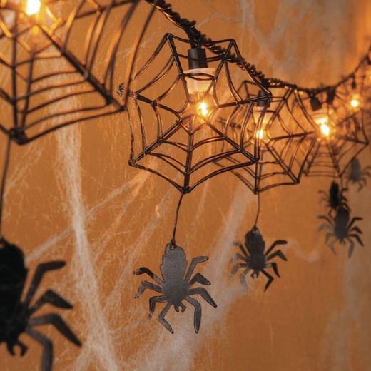 spider decoration for Halloween party