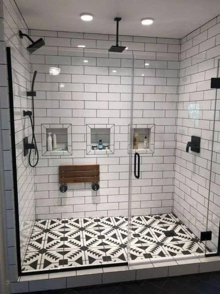 Bathroom decoration with tiles.