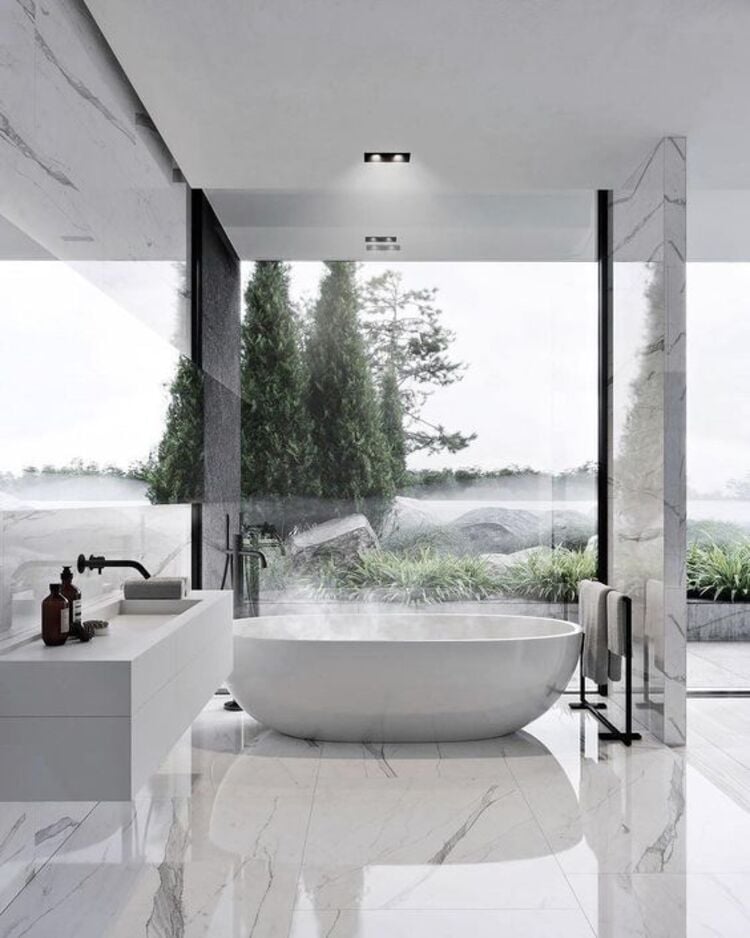 Bathroom with porcelain tiles