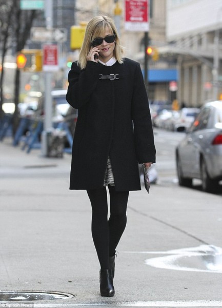 Reese Witherspoon in trench coat