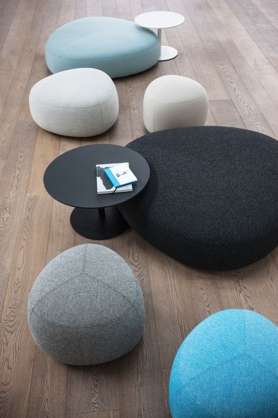 Decoration with poufs.