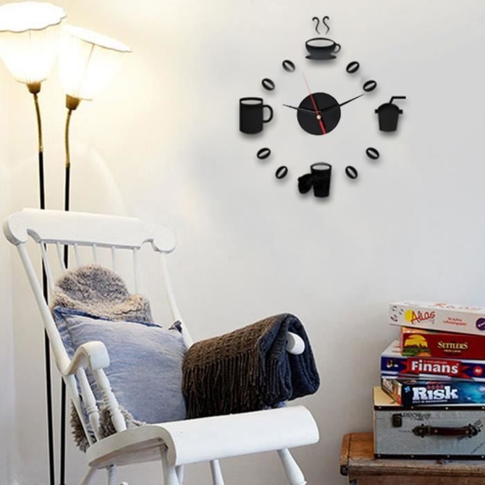 Rincón de lectura. Reloj de pared con dibujos.