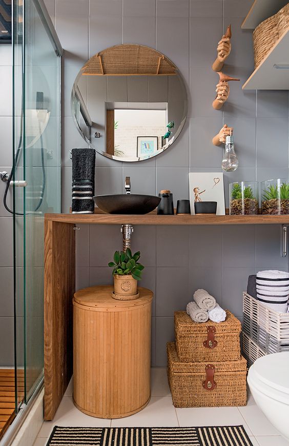 Single-plate bathroom counter.