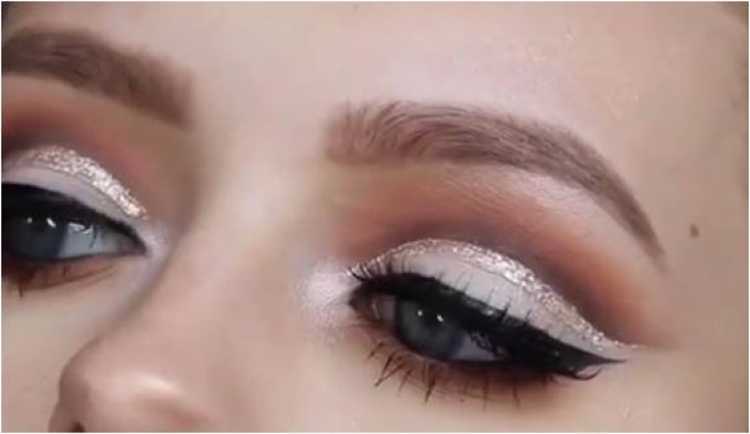 On Instagram, the makeup trend is the crease marked with glitter