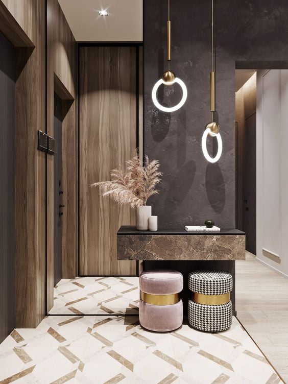 Entrance hall with sideboard, lamps and puffs.