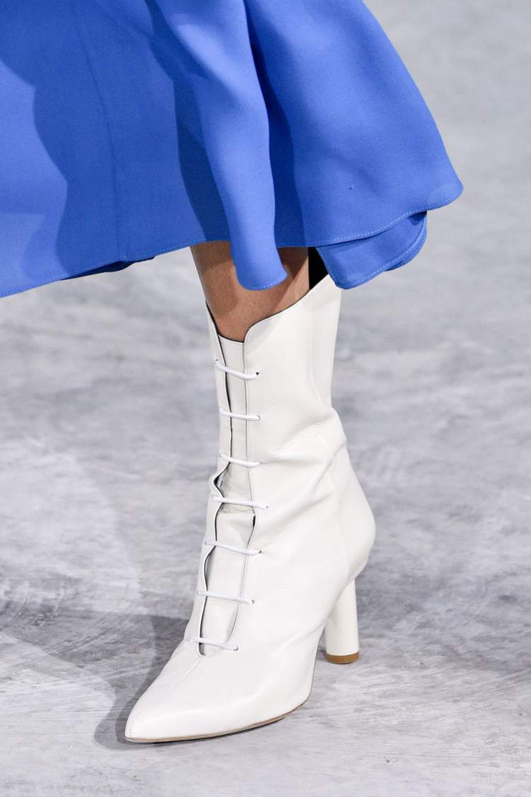 White boots will be a hit in winter 2018