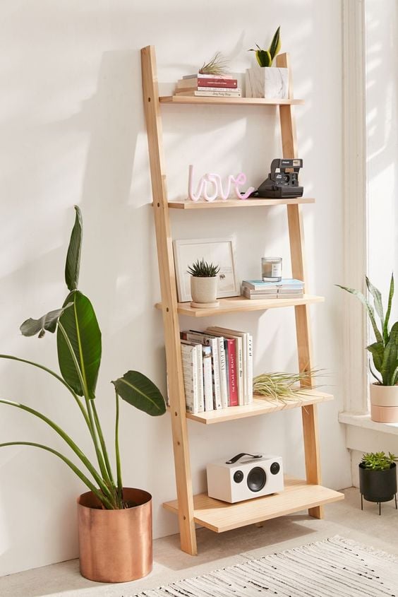 Escalera de madera como decoración.